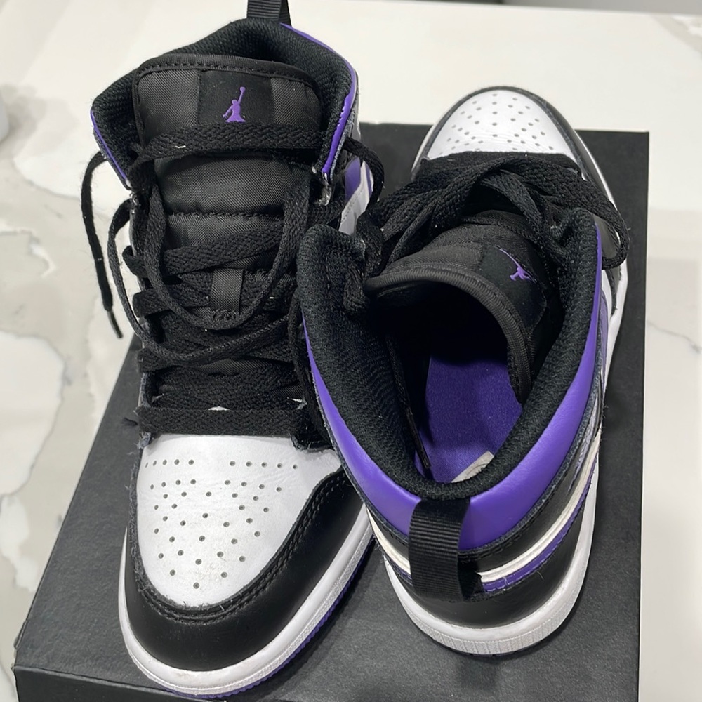 Jordan’s Mid white black and purple size 2 Y